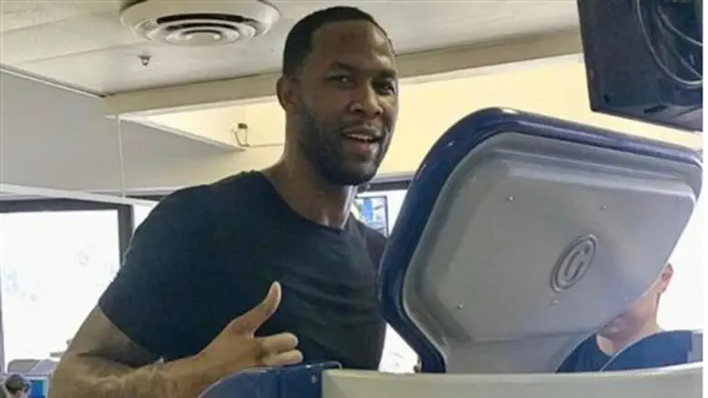 ג'ונסון על המכשיר המיוחד