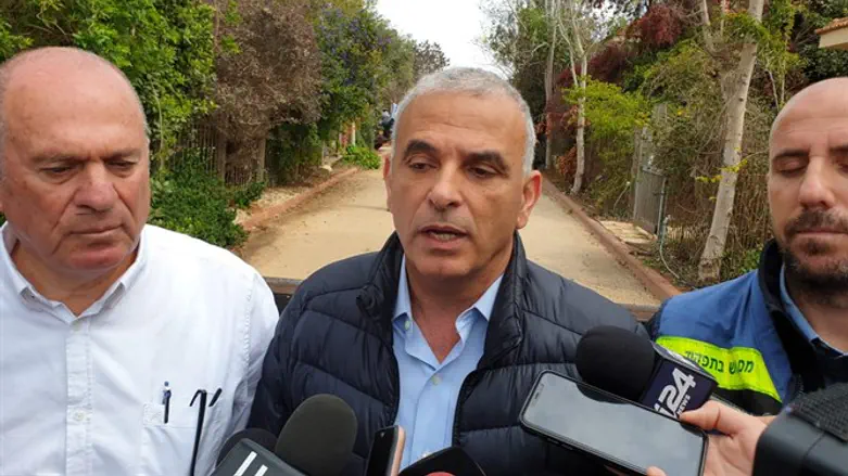 Moshe Kahlon visits home destroyed by rocket
