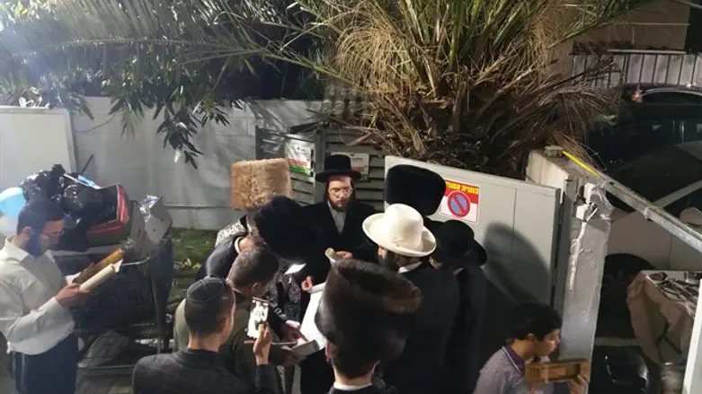 אברכים בפעילות נגד מיסיון. ארכיון