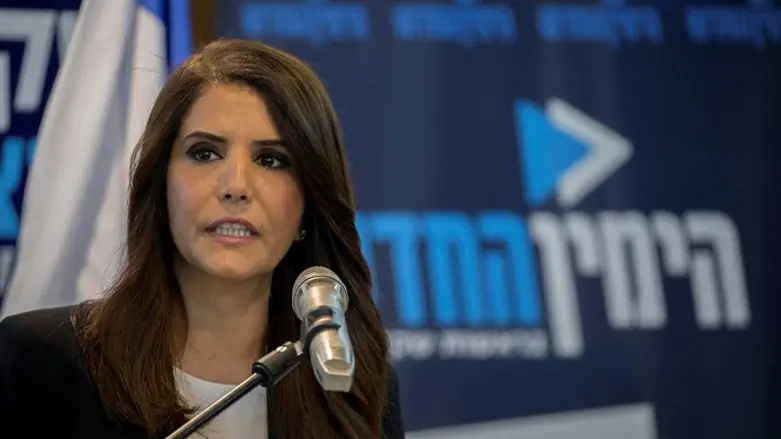 אלונה ברקת