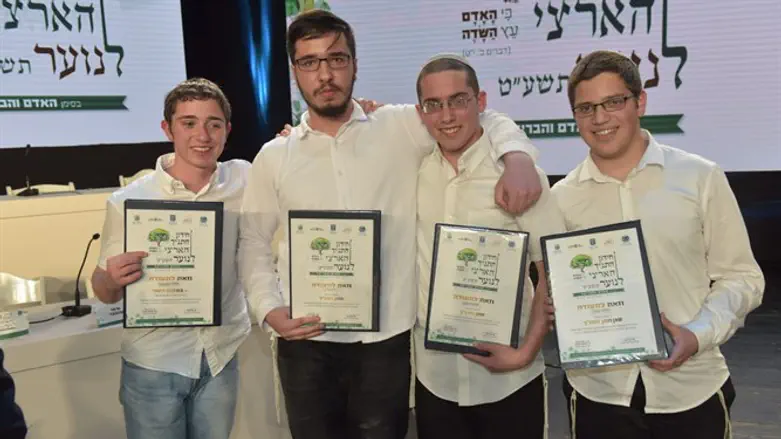 החתנים והסגנים