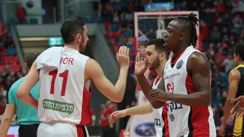 בראון, בלאט וטימור הערב