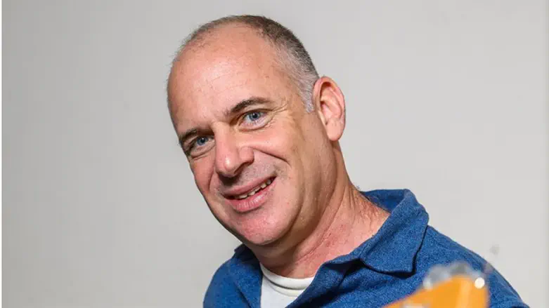 "אלבום הוא סוג של מסע מוזיקלי, ואני לא רוצה להפסיק ליצור את המסעות האלה".הורוביץ