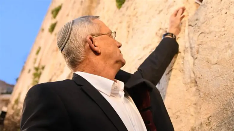 בני גנץ בכותל המערבי, מוקדם יותר היום