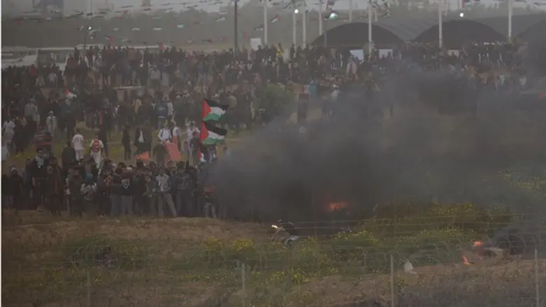 Violent rioters gather along Gaza border