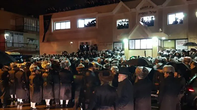 הלוויתו של הרב לנדא