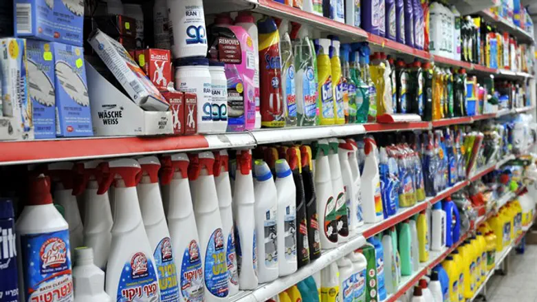 האביב היה אנטישמי. מוצרי ניקיון