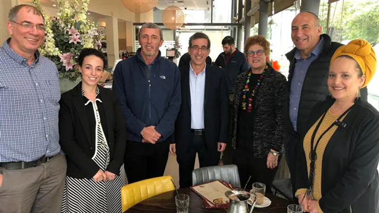 המפגש עם אמונה. הבוקר