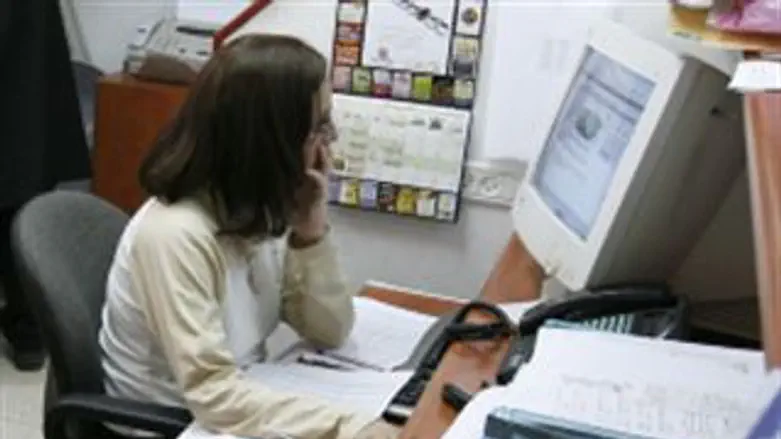 יוצאות מהמשרד