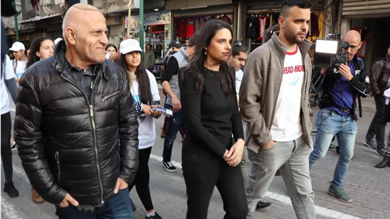 שקד בסיור בדרום תל אביב