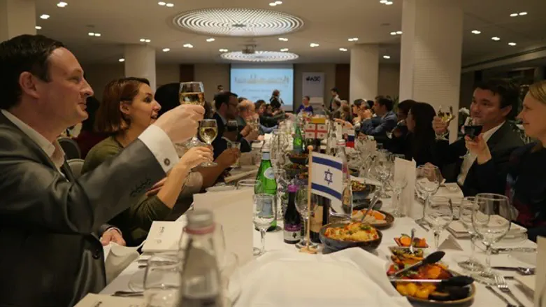 Foreign ambassadors at model seder