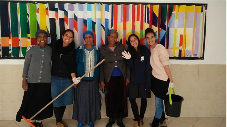 מפנקות את מנקות בית הספר