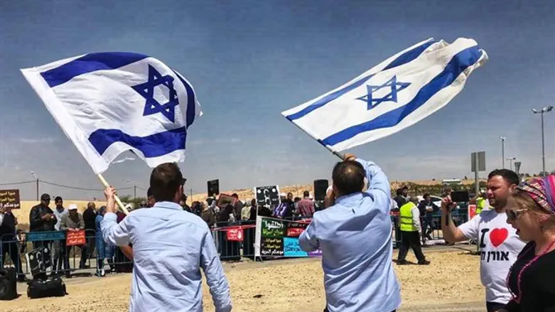 אורן חזן ורשימת צומת מול משפחות המחבלים