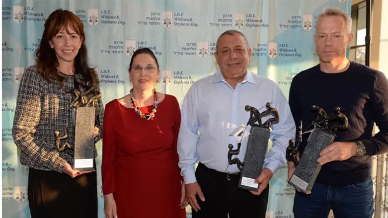 אות מגן העוצמה לרמטכ"ל לשעבר