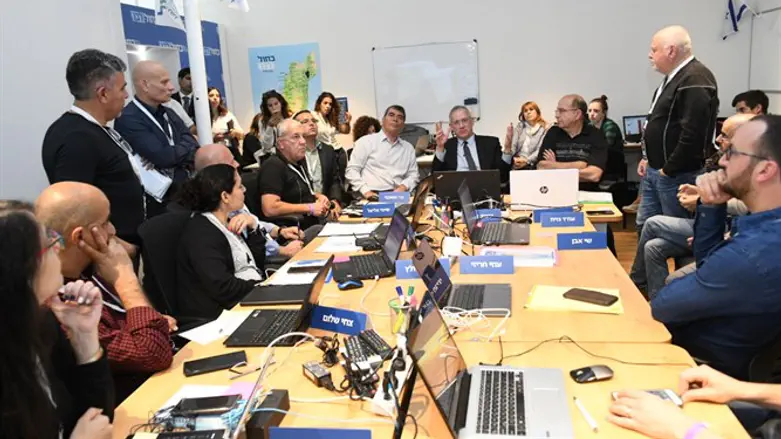 גנץ, יעלון ואשכנזי במטה "כחול לבן"