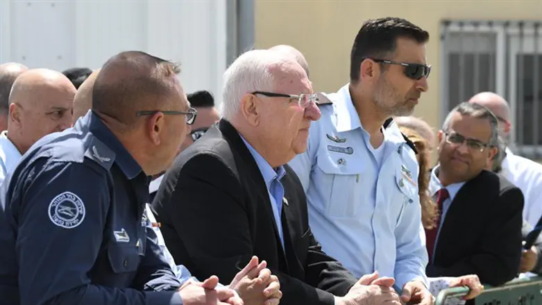Rivlin at prison visit