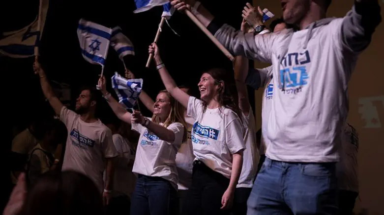 פעילי 'כחול לבן'