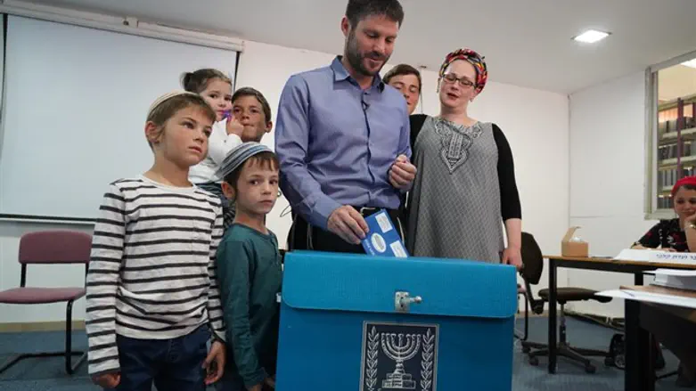 Семья Смотрич голосует в Кедумиме