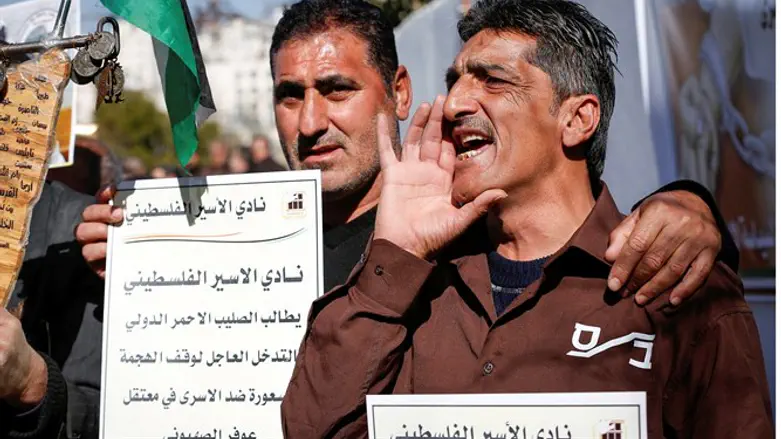 Widespread support for the strikers on the Arab street