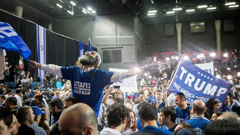 דגל של טראמפ מונף בחגיגות הניצחון בליכוד
