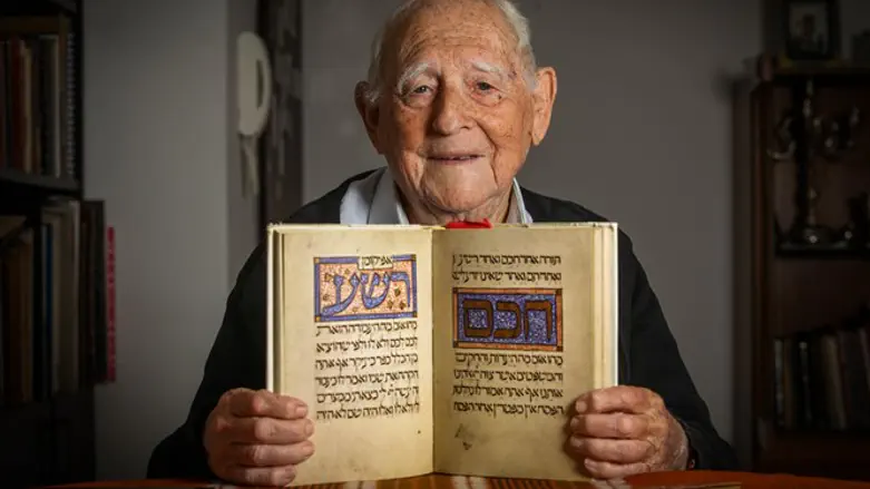 נהנה להציג את ההגדות כאילו היו ילדיו. מרדכי פיש