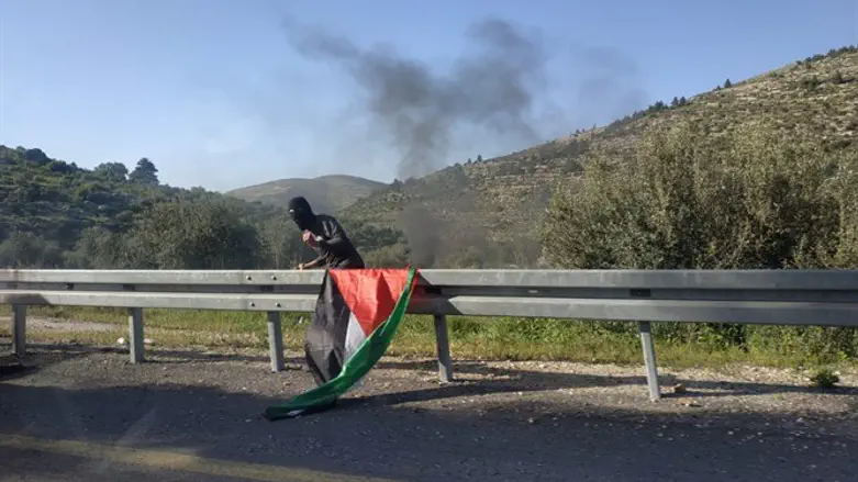 מצפון לעפרה