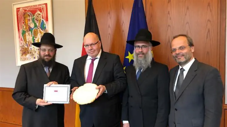 הרבנים עם בכירי הממשל