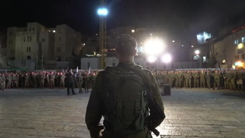 סיום המסע מול הכותל