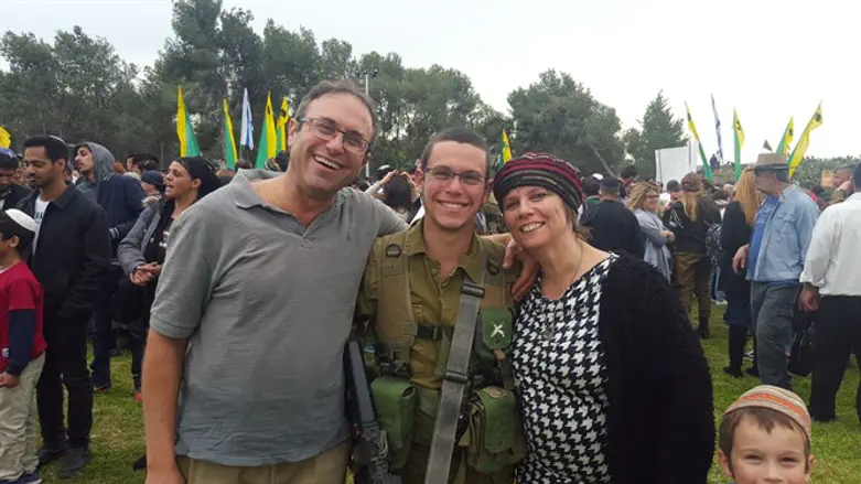 אלחי טהרלב הי"ד עם הוריו