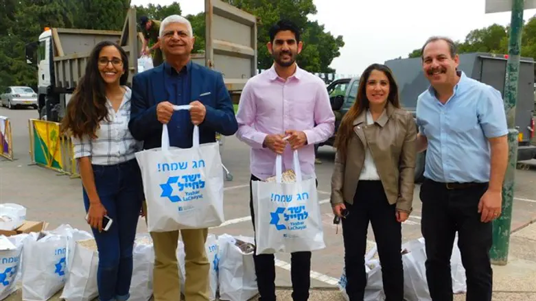Yashar LaChayal packages food