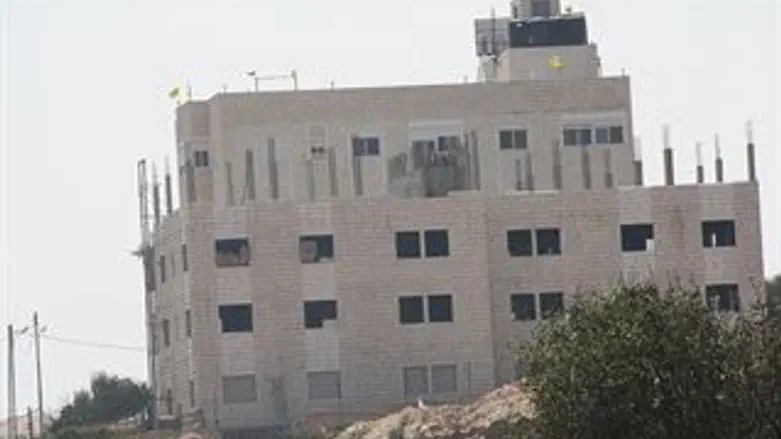 בונים ובונים ובונים