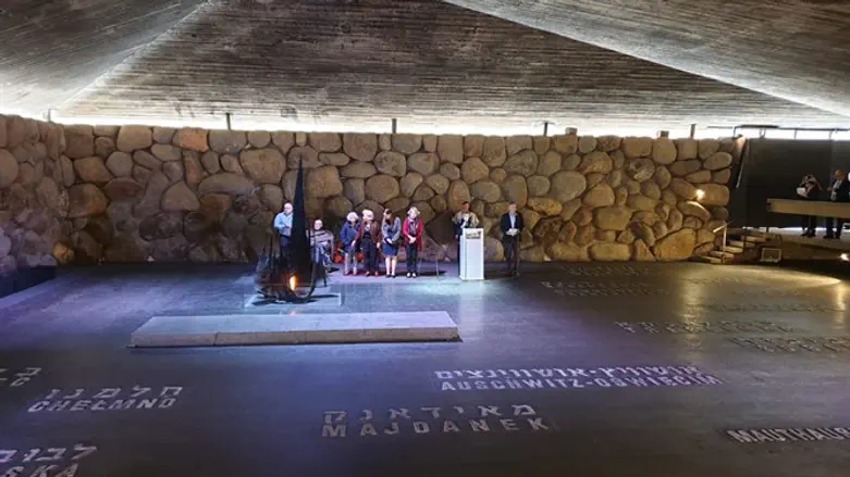 הענקת אות חסידי אומות העולם. ארכיון