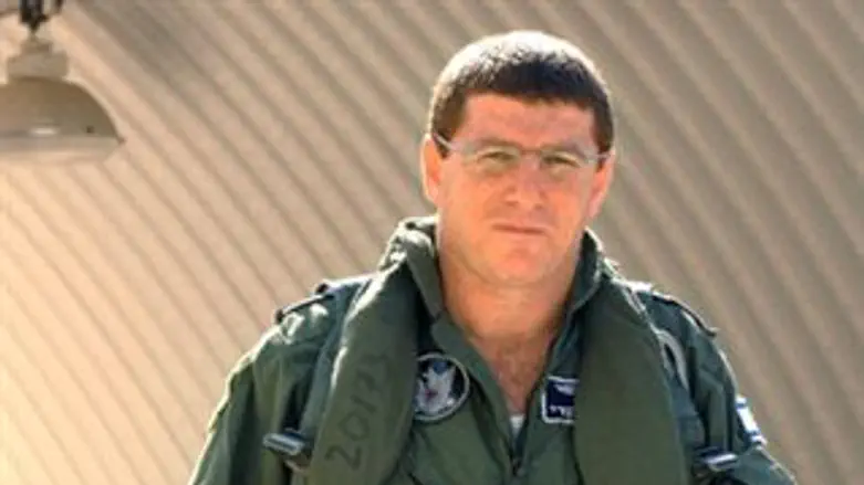 בימיו כמפקד חיל האויר. שקדי