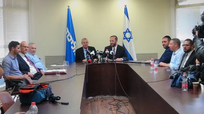 Coalition negotiations between Shas and Likud.