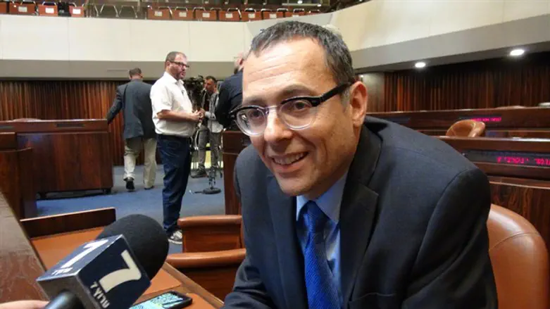 צביקה האוזר