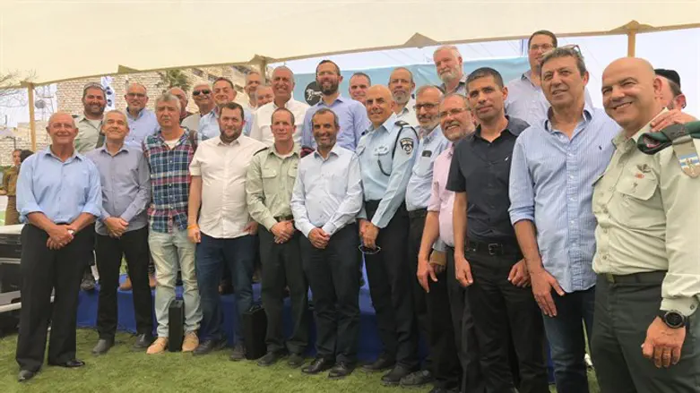 נציגי מערכת הביטחון עם ראשי ההתיישבות