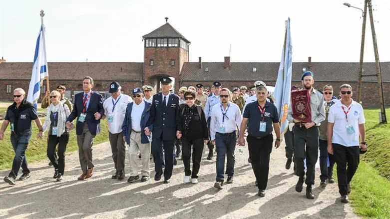 חברי המשלחת, בשנה שעברה