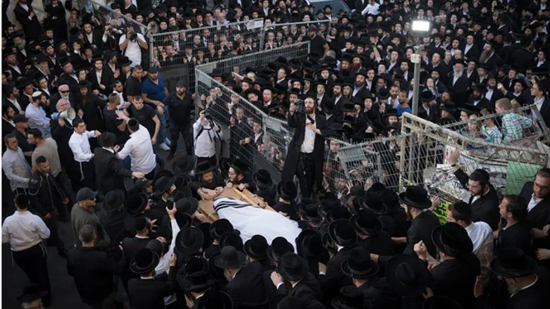 לא התמקד במרד הפיזי אלא בגבורה הרוחנית. הלוויית האדמו"ר מקאליב