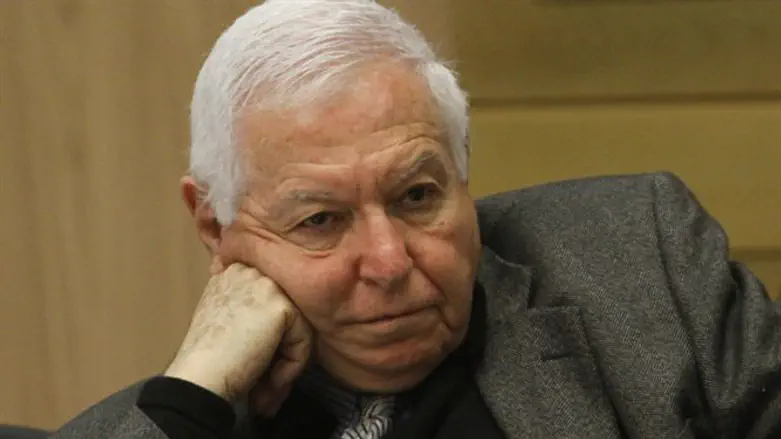 מיכה לינדנשטראוס