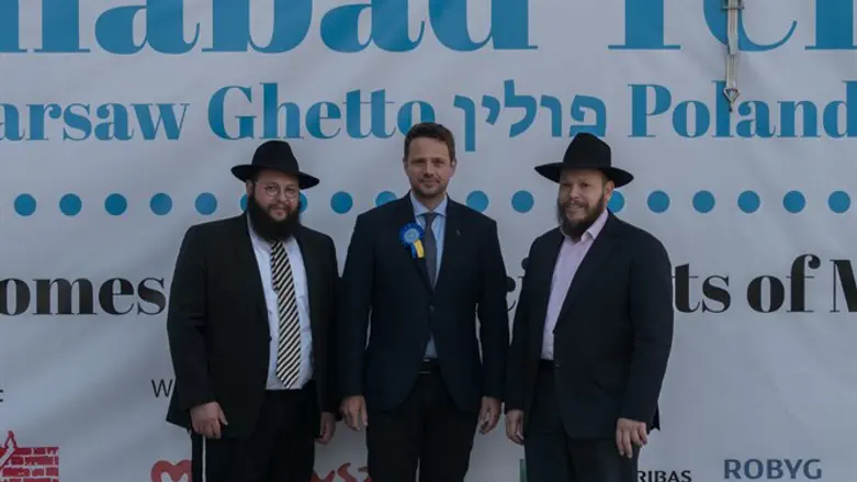 ראש העיר ורשה עם ראשי חב"ד פולין
