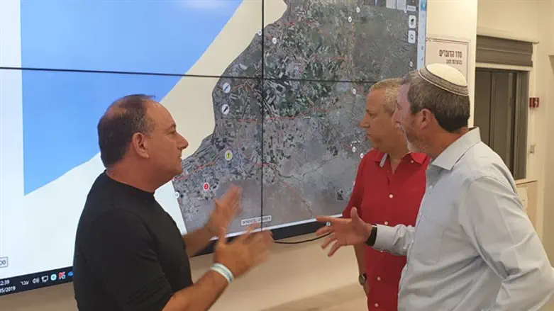 Rabbi Rafi Peretz visits Eshkol Regional Council