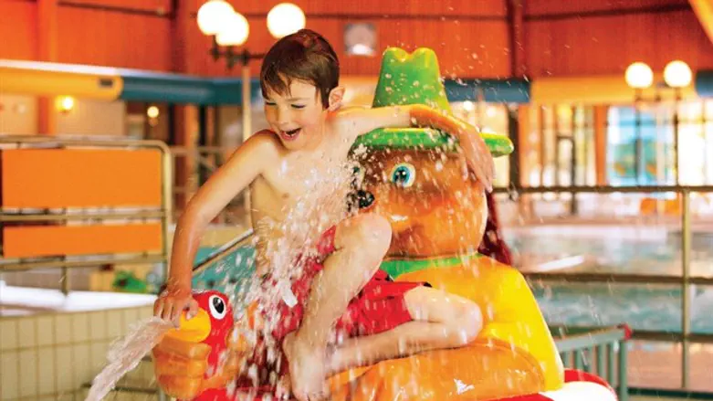 נויה הולידייז