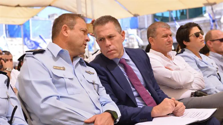 השר ארדן ומ"מ מפכ"ל המשטרה מוטי כהן