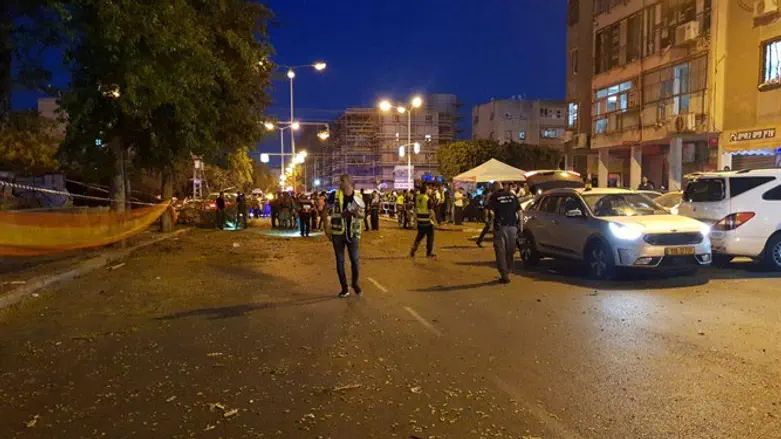 Место падения ракеты в Ашдоде