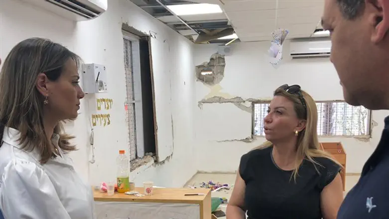 השרה שאשא ביטון במהלך הסיור