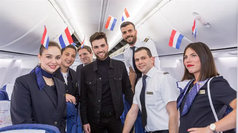 דנקן לורנס עם צוות הדיילים