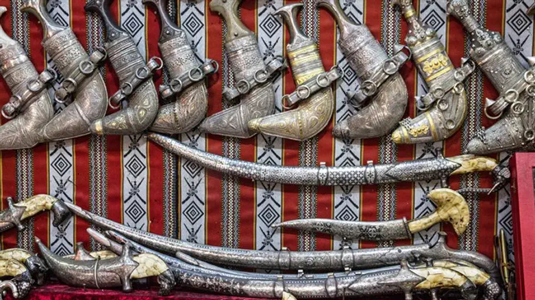 Arabic sabers and curve daggers