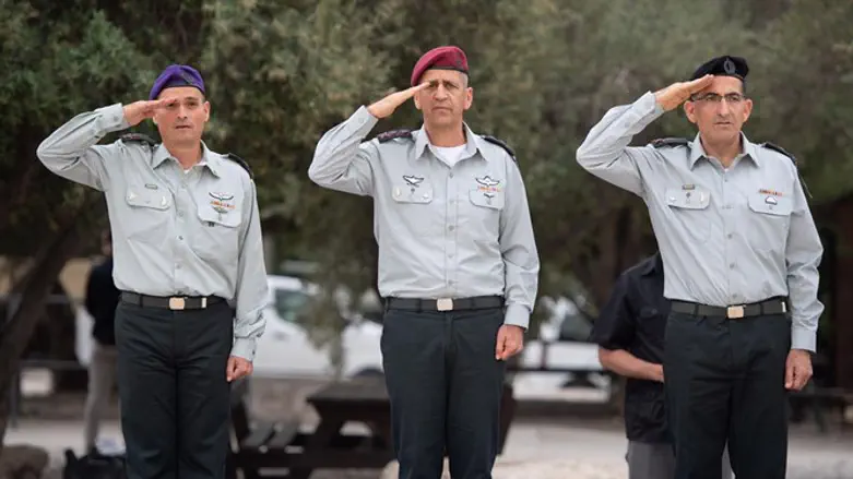 מימין: ברק, כוכבי וסטריק