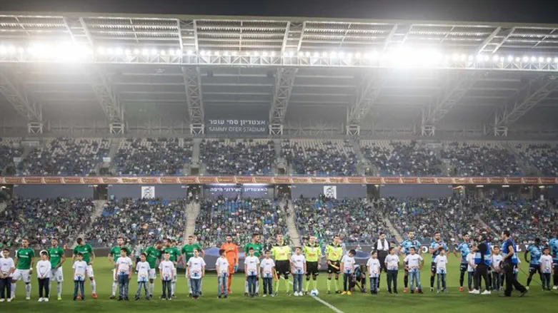 הילדים עם השחקנים הערב