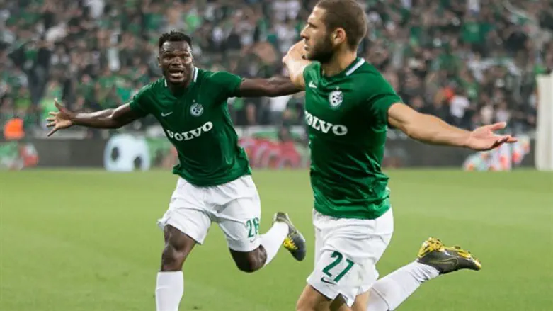 וייסמן חוגג במדי מכבי חיפה. מי היה מאמין